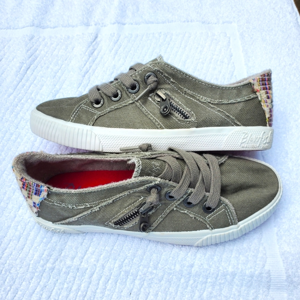 💕Girls Blowfish Malibu Canvas Shoes Size 3